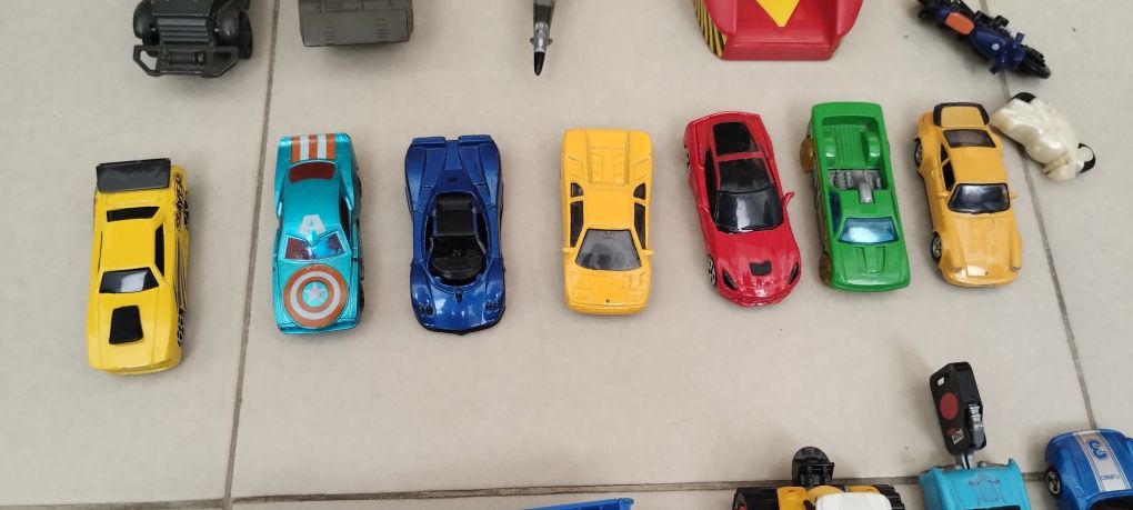 Колички Hotwheels