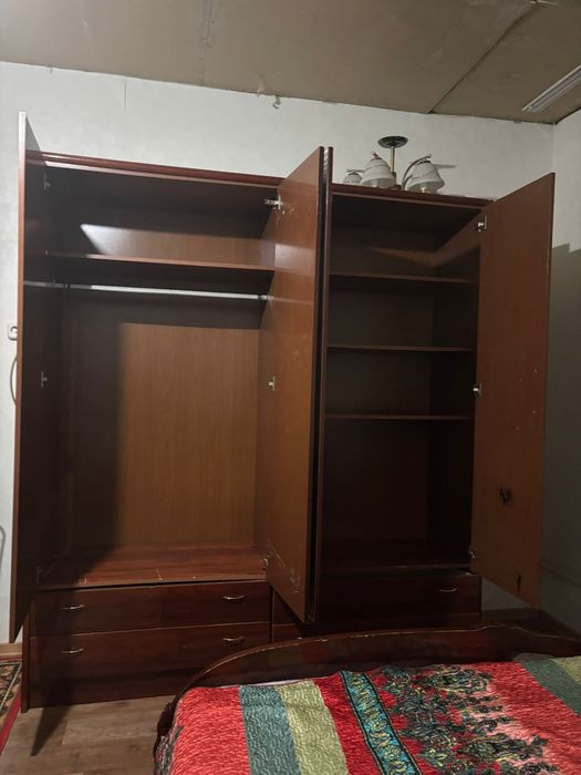 Спальный гарнитур . Шкаф кровать тумбы