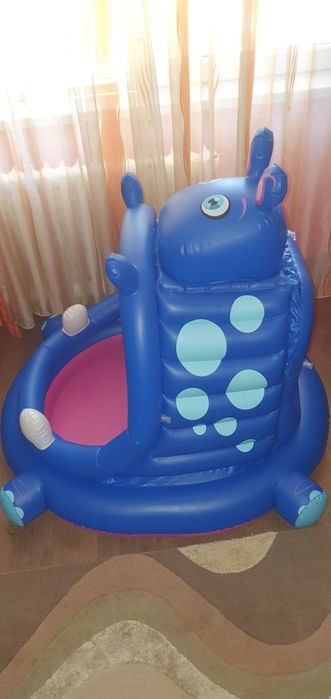 Piscina gonflabila cu parasolar