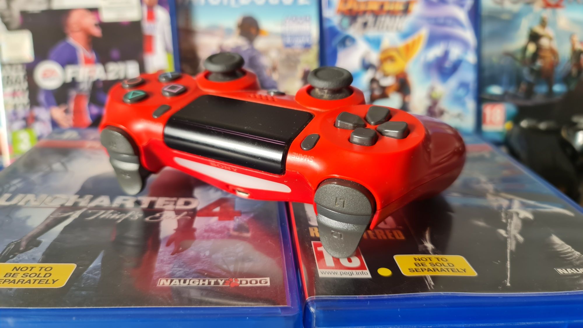 Playstation 4 Slim 1 TB+ 2 джойстика+ 8игри