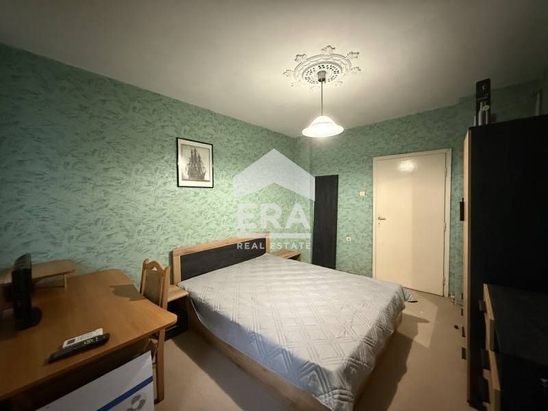 Четиристаен, обзаведен, газифициран апартамент под наем, в тухлена сгр