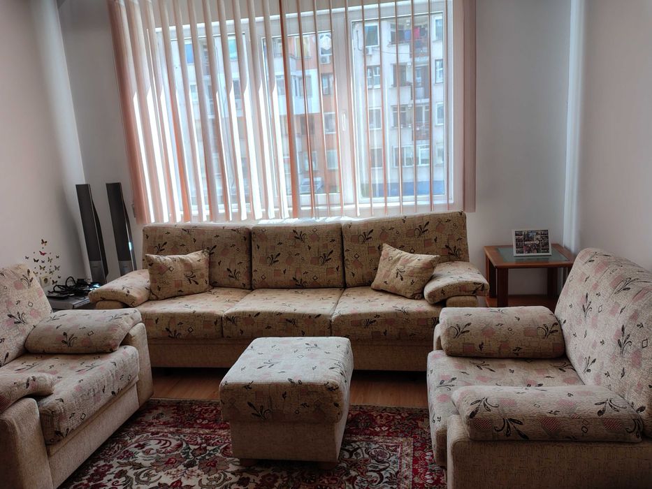 Холна гарнитура. диван с два фотьойла и табуретка