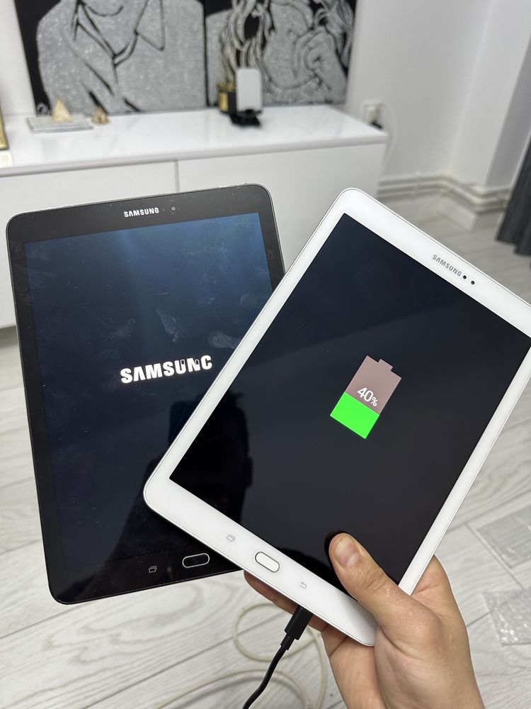 Vand 2 tablete samsung tab S2 pentru piese