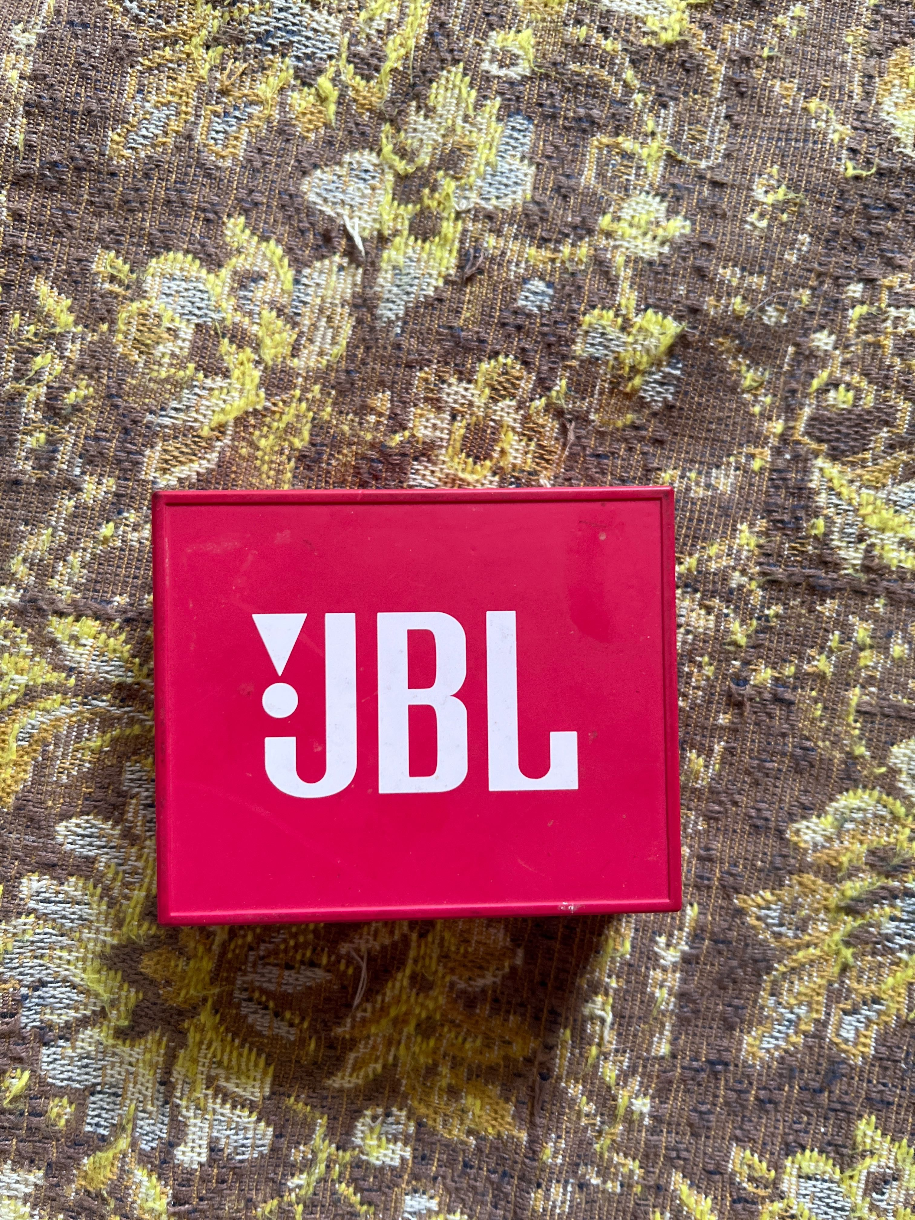 Продавам колонка JBL