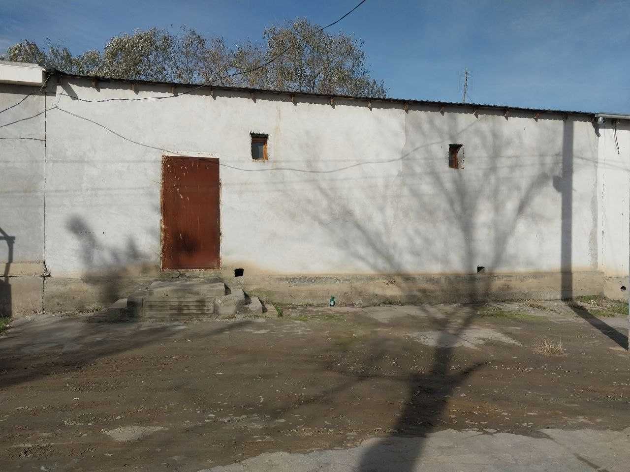 Sardoba tumanida savdo do`koni bo`lib to`lash sharti asosida sotiladi