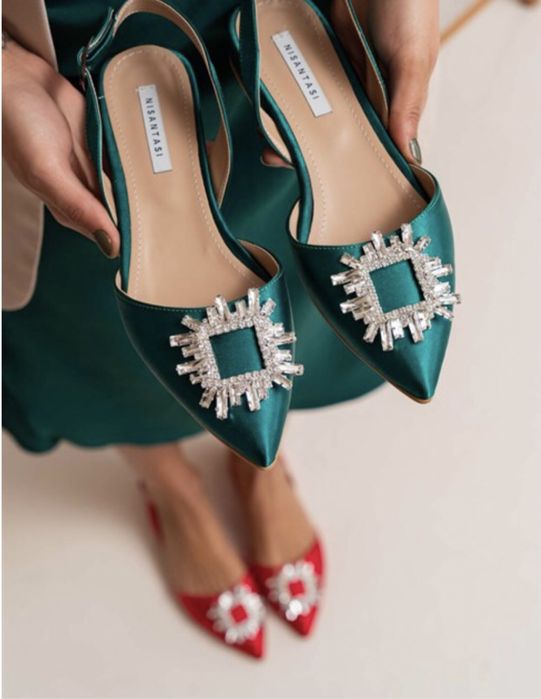 Босоножки зеленого цвета новые