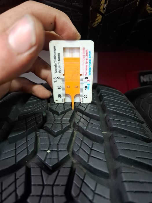 4 Зимни гуми Дебица 215/60/16 ДОт22 8мм като нови!