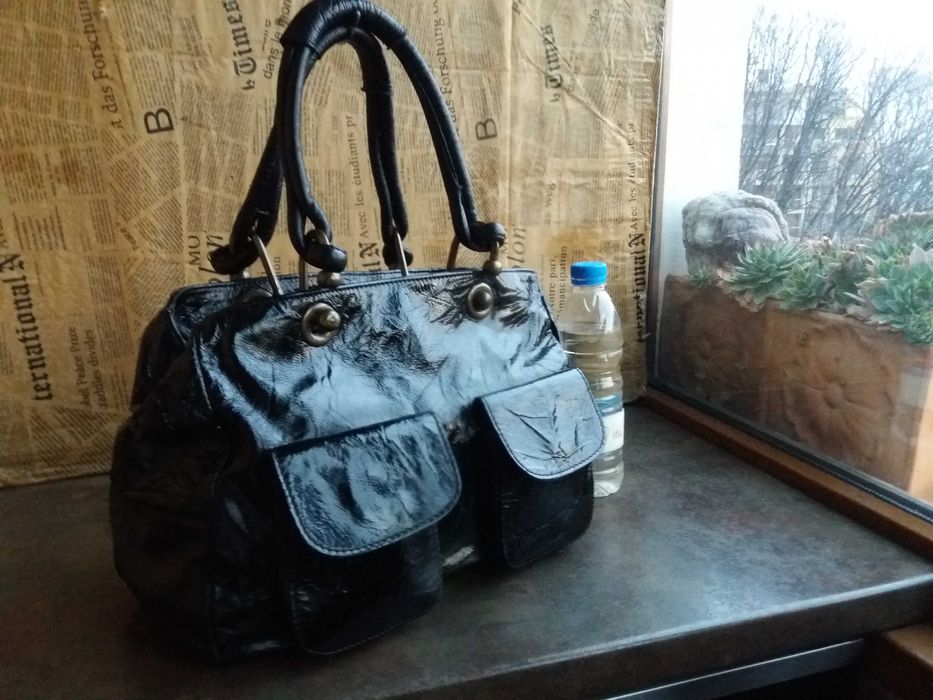 дамска черна чанта,лачена-естествена кожа/ЛАК/