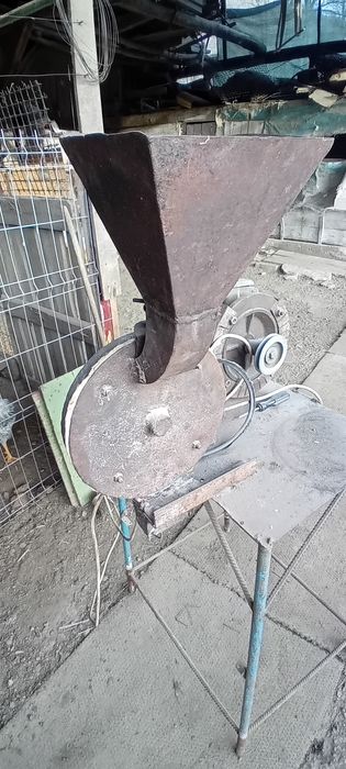 Vând moară  în stare buna