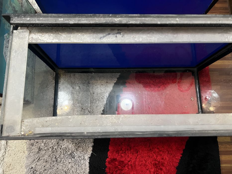 Аквариум 100 литровый   продается срочно