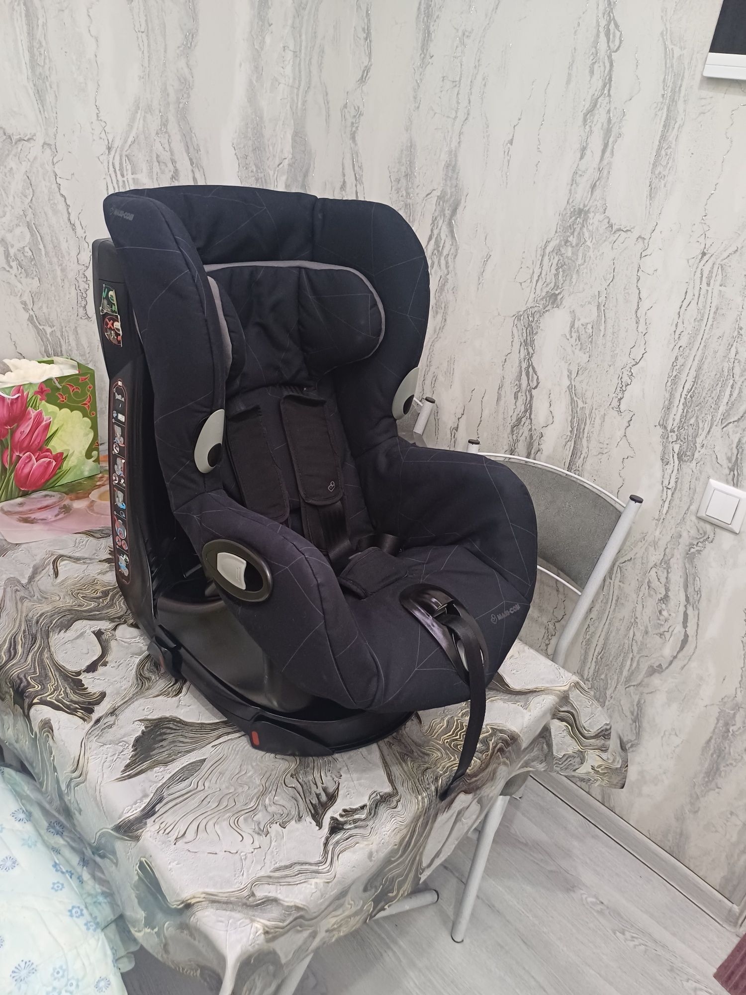 Продаётся фирменный автокресло