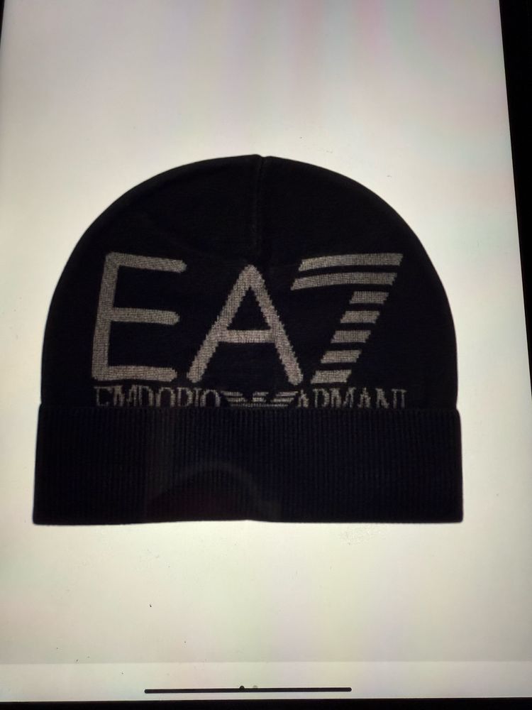 Продам шапки Ea7 в оригинале