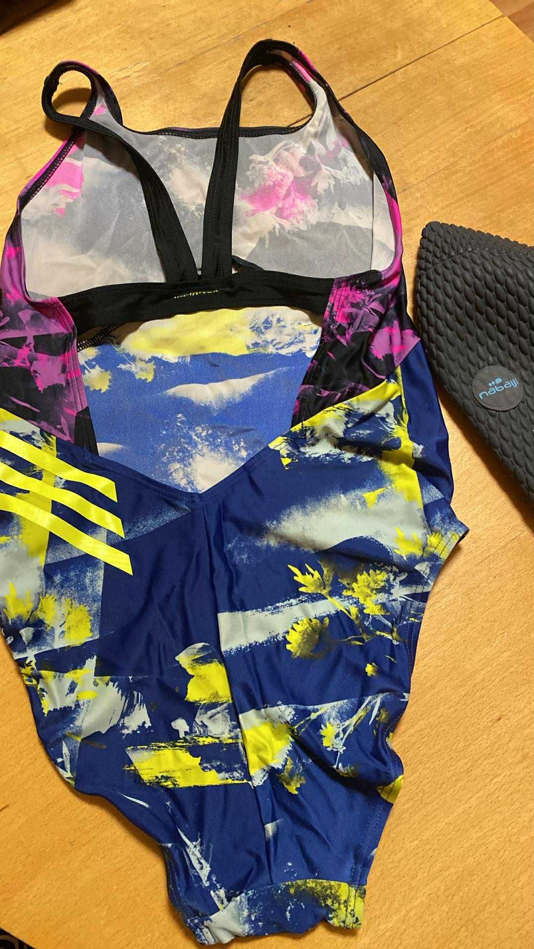 Продавам бански Adidas размер S + шапка за 15 лв