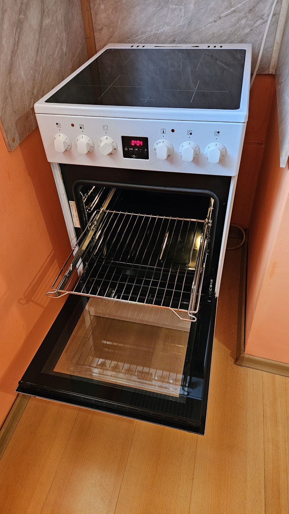 Фурна Gorenje стъклокерамична