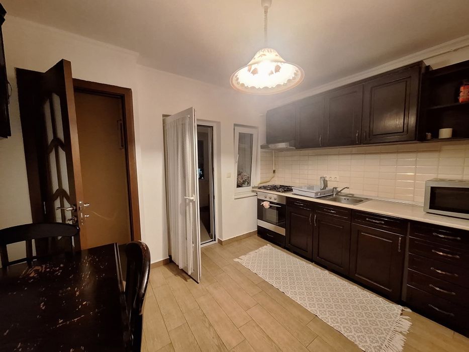Chirie apartament mobilat și utilat: 4 camere.