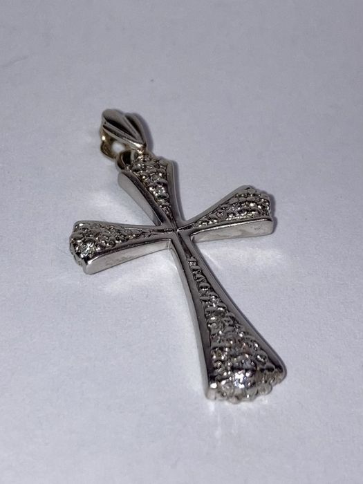 Cruce aur alb 18kt.cu diamante
