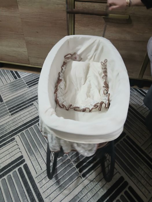 Vând cărucior vechi pentru papusi