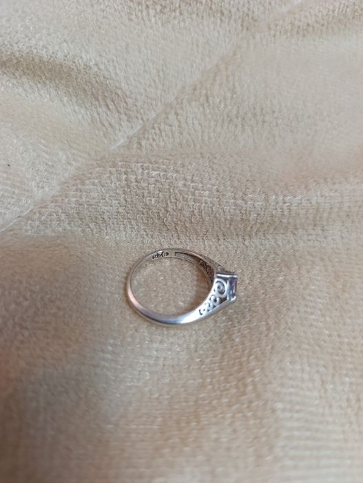 Kumush uzuklar sotiladi