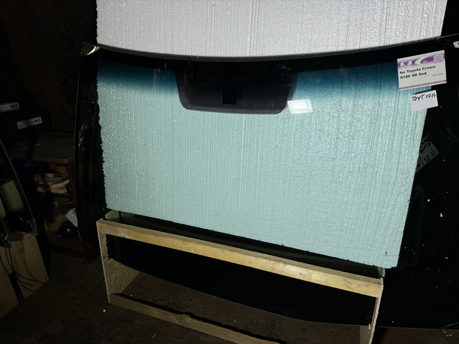 Лобовое стекло Crown 180