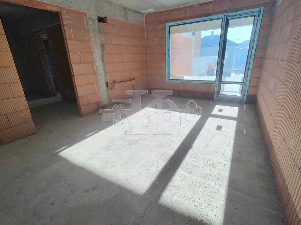 Продава се Тристаен апартамент в Добрич, Център - 87 кв.м за 1065 €/кв.м - Снимка #6