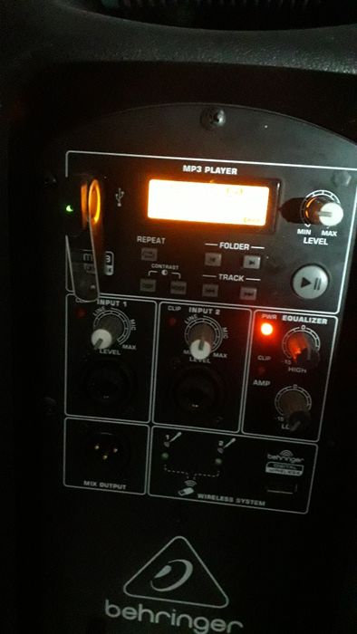 Vând boxa activa behringer 112 Mp3