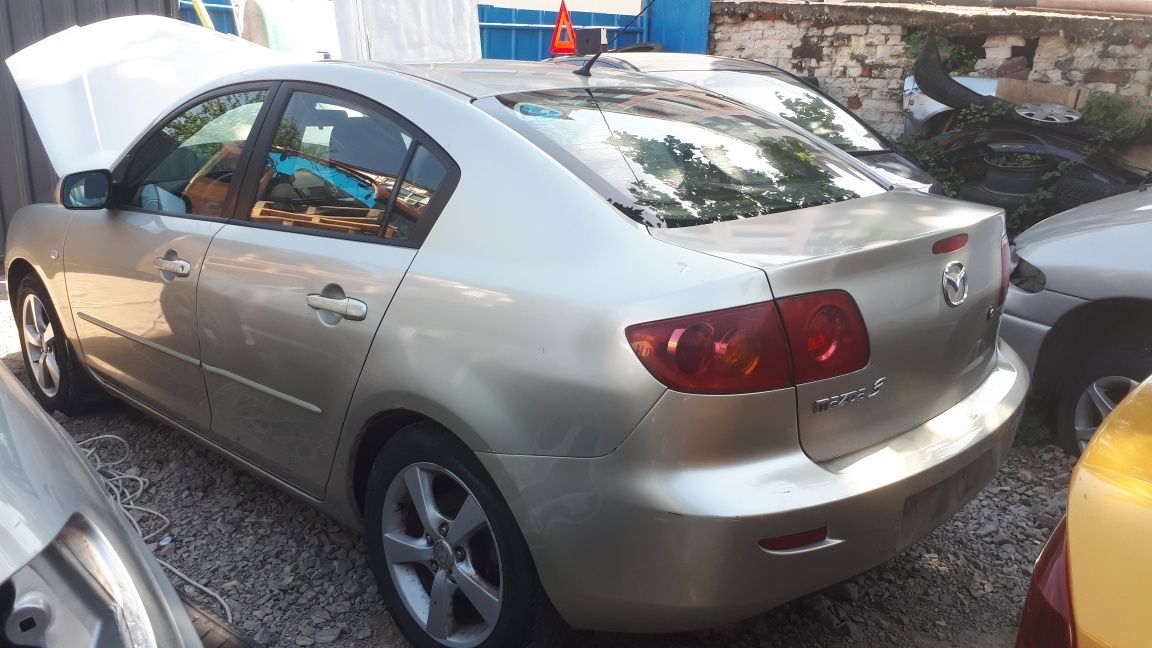 mazda 3 1.6D на части