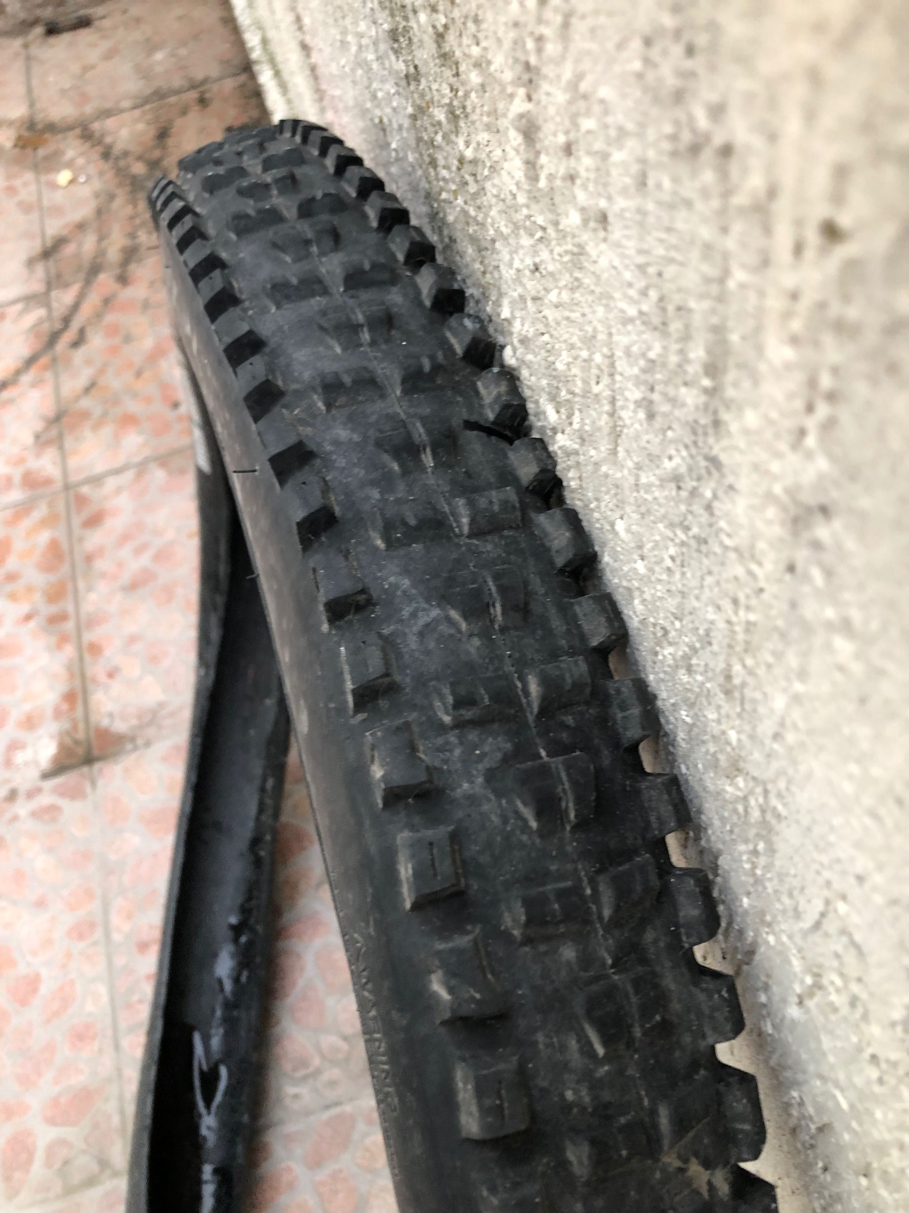 Продавам гуми Maxxis High Roller II Exo