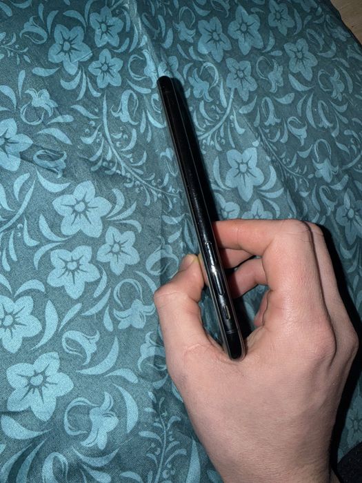 Продавам Iphone XS