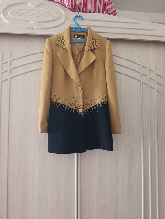 Костюм пиджак осенне-весенний