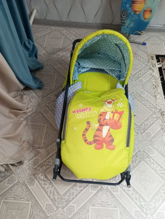 Санки-коляска 25000 на фото санки сложены почти