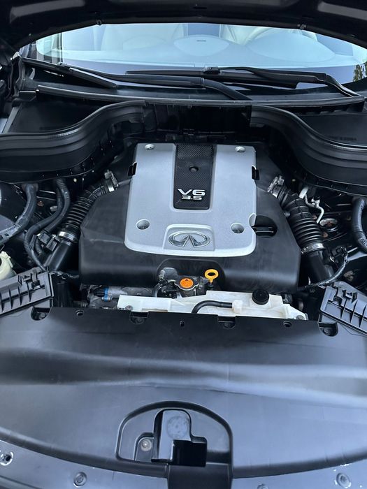 Mașina Infiniti EX35,4x4,urgent
