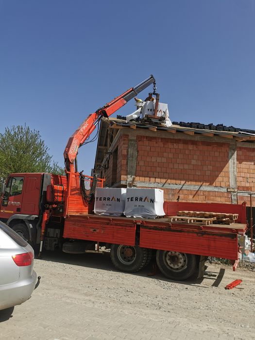 Transport basculabil și macara