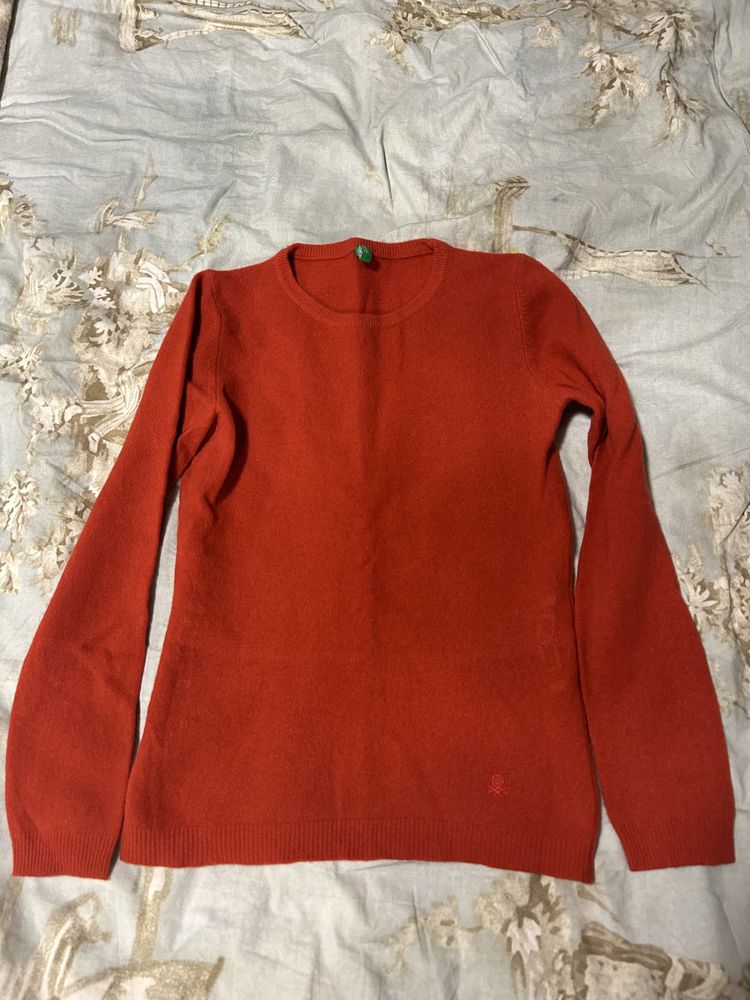 Червен пуловер Benetton кашмир и вълна