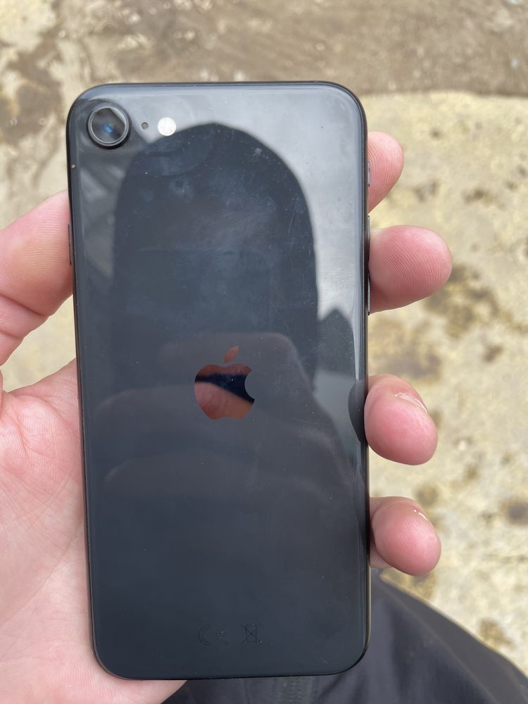 Продам iphone se2020