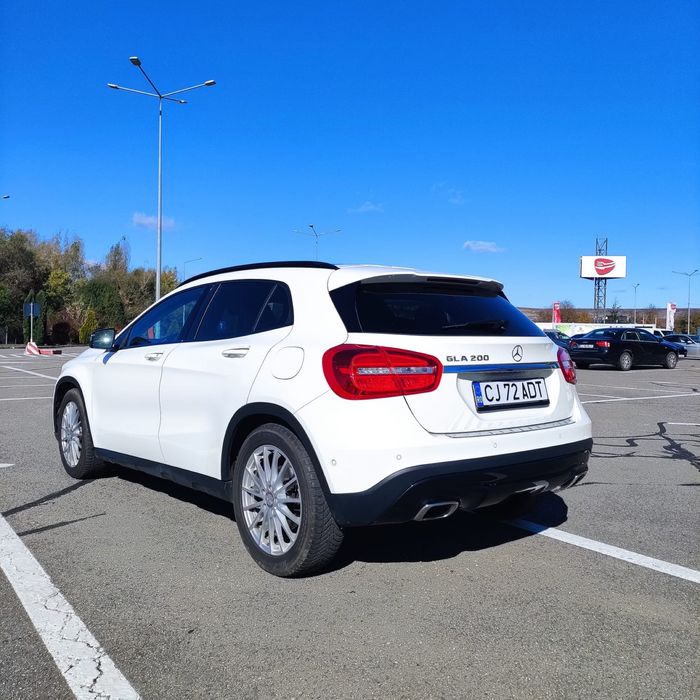 Vand Mercedes GLA 200 benzina.