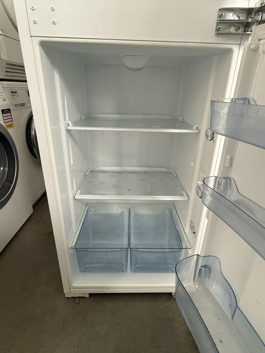 Хладилник за вграждане ELECTROLUX