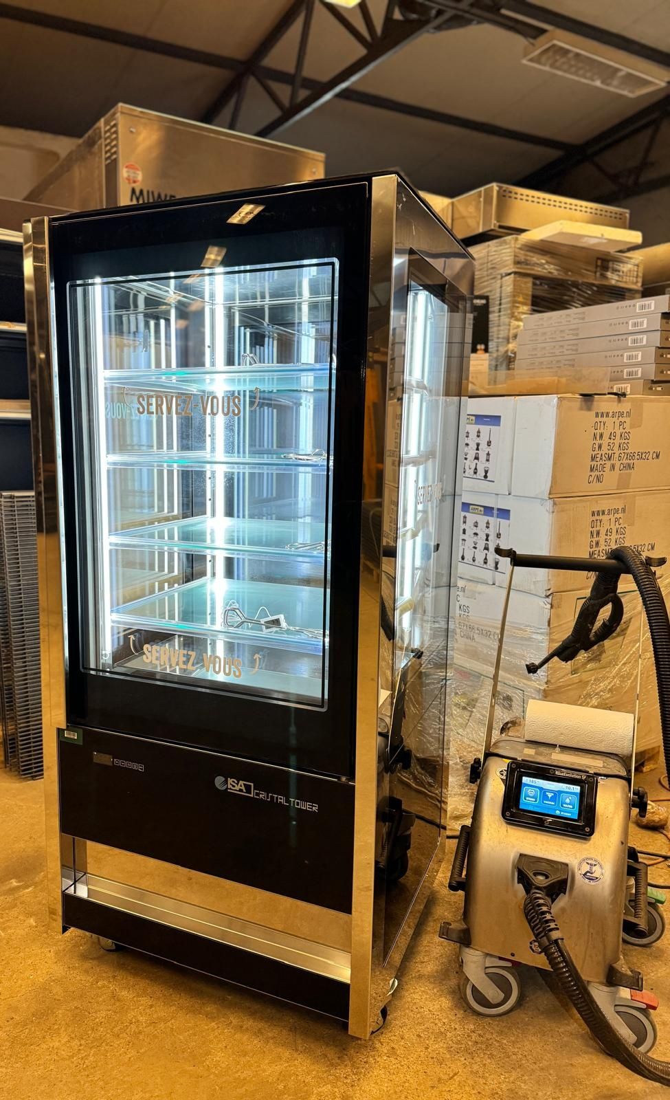 Vitrina prajituri cofetarie Isa Cristal Tower 2020