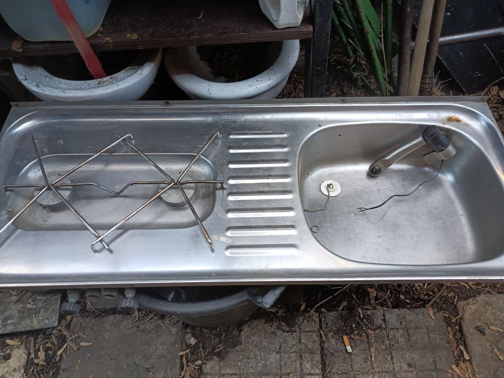 Мивка с два газови котлона от каравана