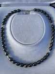 Colier din perle negre si aur alb
