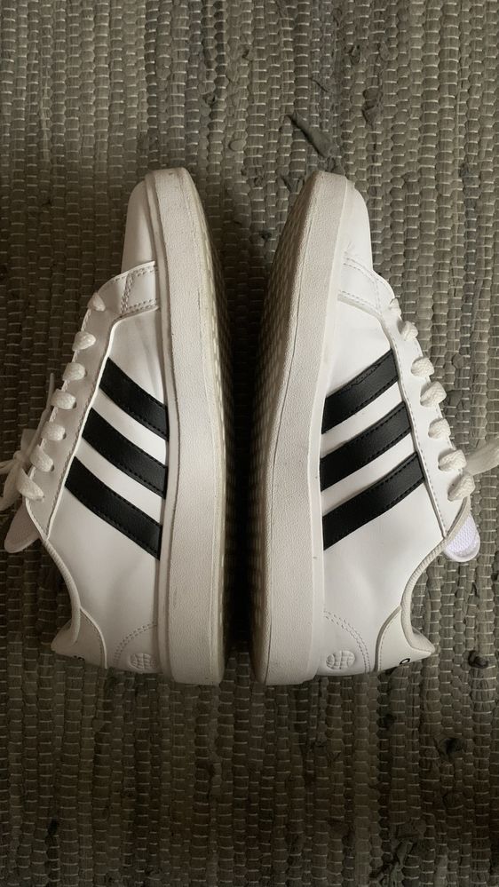 Adidas tennisi alb