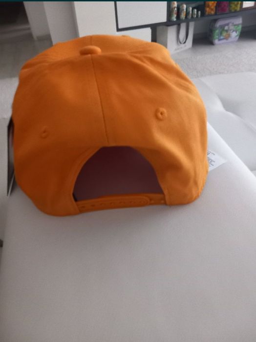 Vând Șapcă sport fashion, produs nou, produs de calitate.