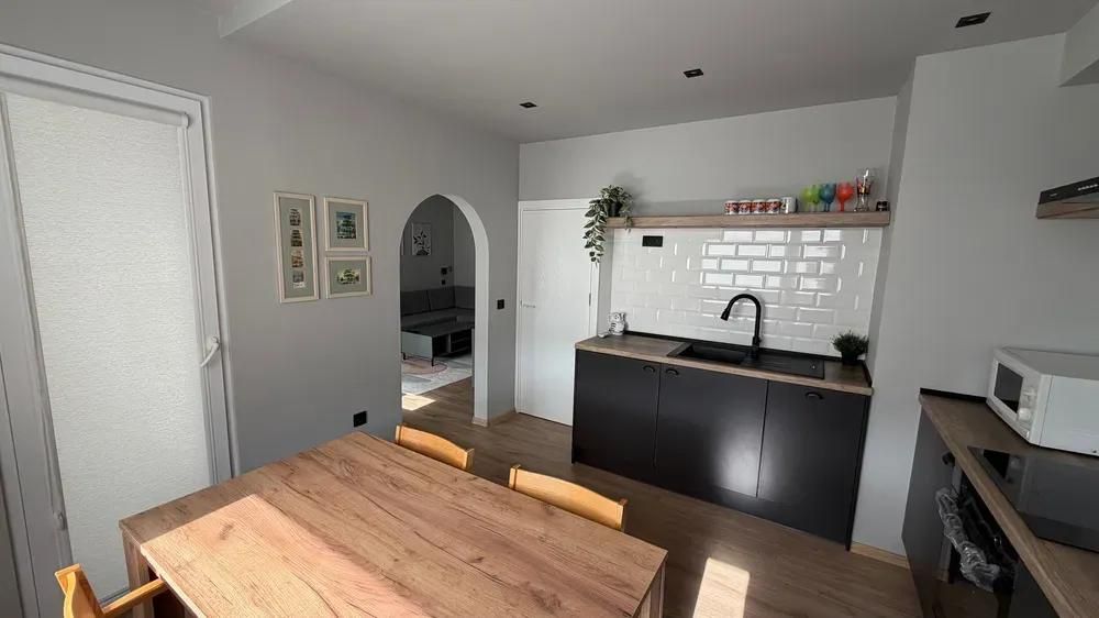 Дава се под наем Двустаен апартамент в Варна, Цветен квартал - 65 кв.м за 698.19 € - Снимка #3