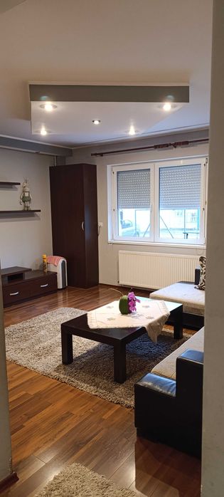 Apartament 3 camere de închiriat