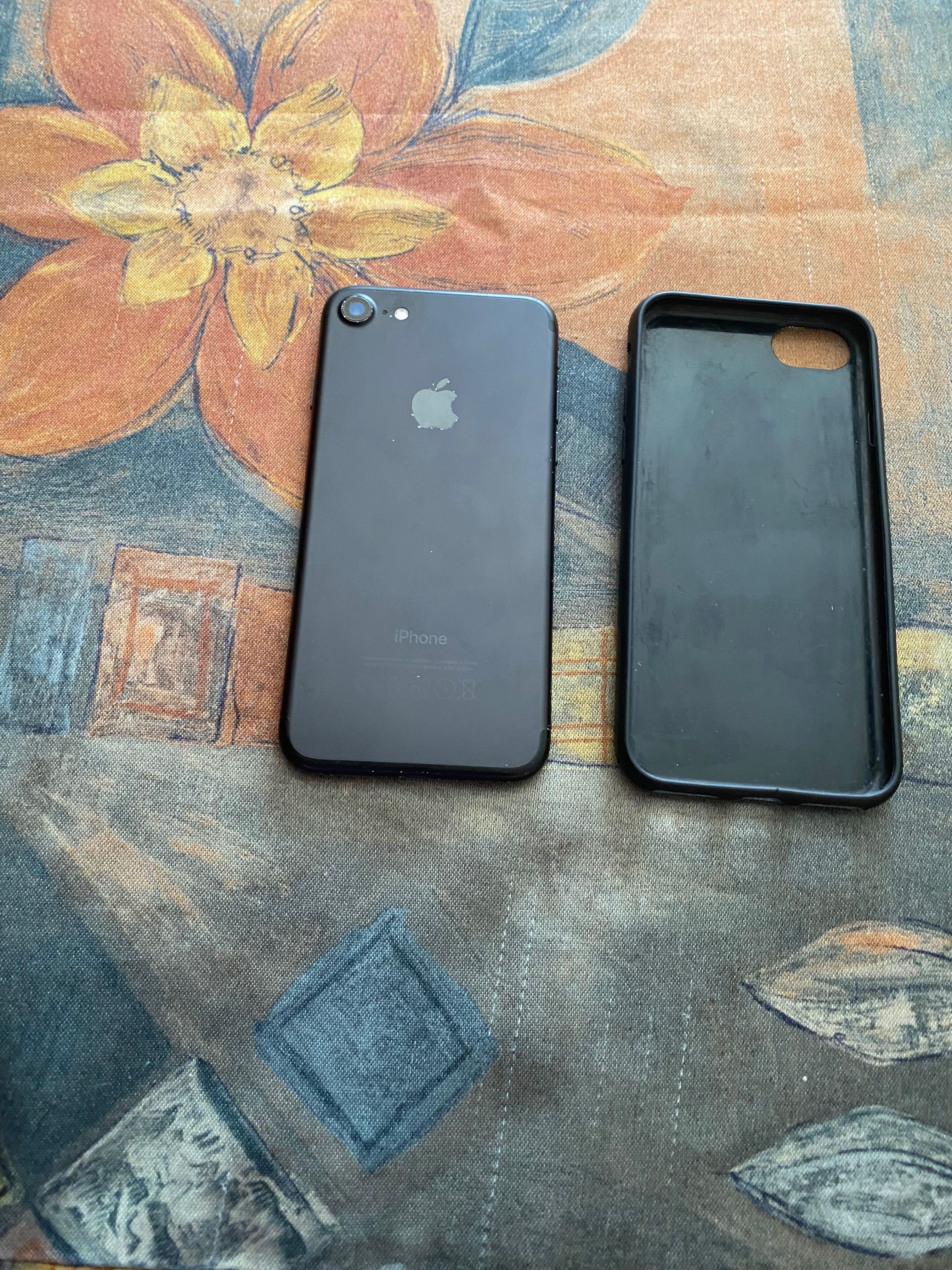 iPhone 7 -32 GB,модел:А 1660 Black,зарядно