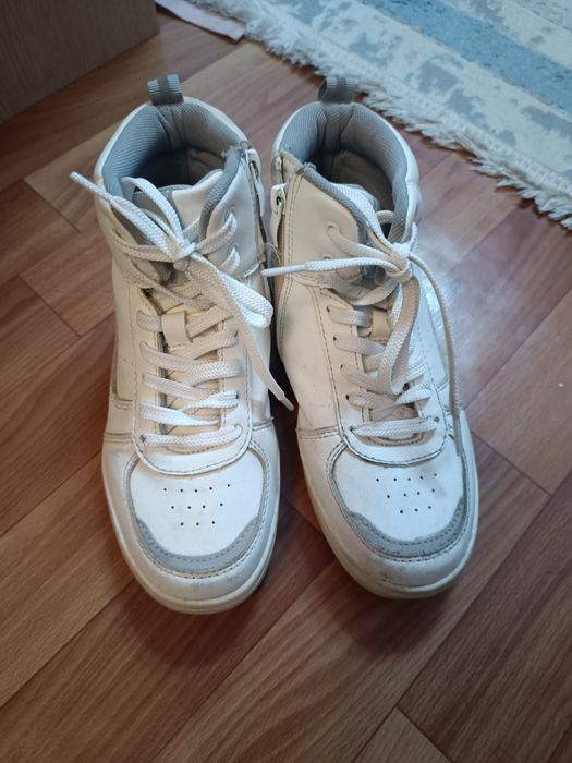 Продается обувь для девочки