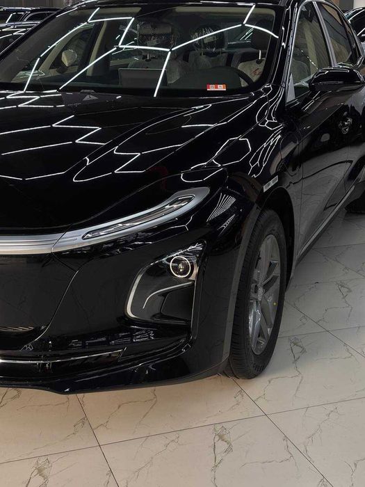 hongqi e-qm5 505 km zapas hodligi