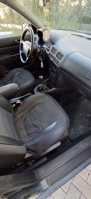 Golf 4 1.6 16V 105 cp 2001 benzina
