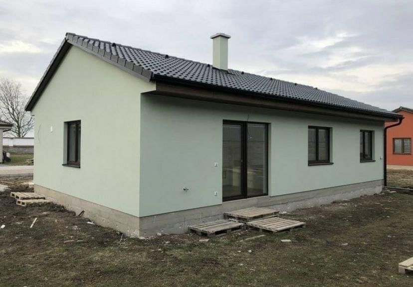 Case modulare pe structura metalica containere