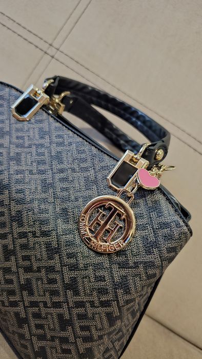 *Нова* Дамска кожена чанта Tommy Hilfiger