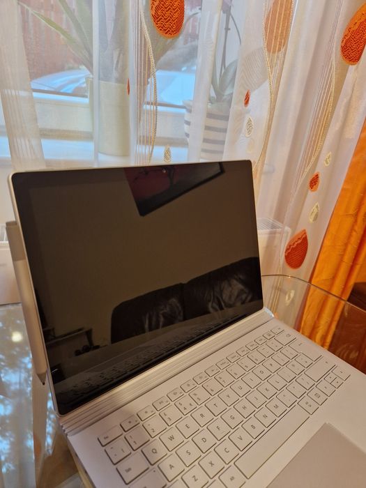 Microsoft Surface book 2 - 13 inch- Laptop 2 în 1 - i7 - touchscreen